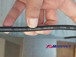 小字符噴碼機(jī)弧形熱縮管噴碼打印實例圖